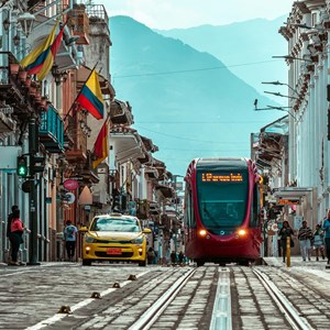 KSP y CAF promoverán soluciones de movilidad inteligente para Cuenca