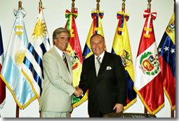 During his official visit to Venezuela President Tabaré Vázquez visits CAF