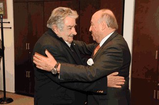 García faz visita oficial ao Uruguai
