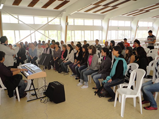 Over 400 Colombian singers raised their voices under the hand of maestro Grau