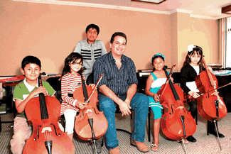 Fundação Orquestra Sinfônica Juvenil e CAF fecham parceria em programa de música para crianças e adolescentes em situação de risco no Equador