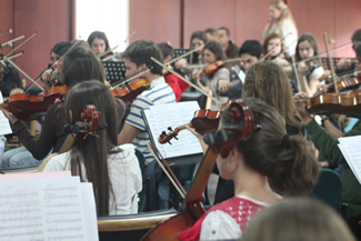 Joint support with Batuta Foundation for training in symphonic music for over 300 children and teenagers in Colombia