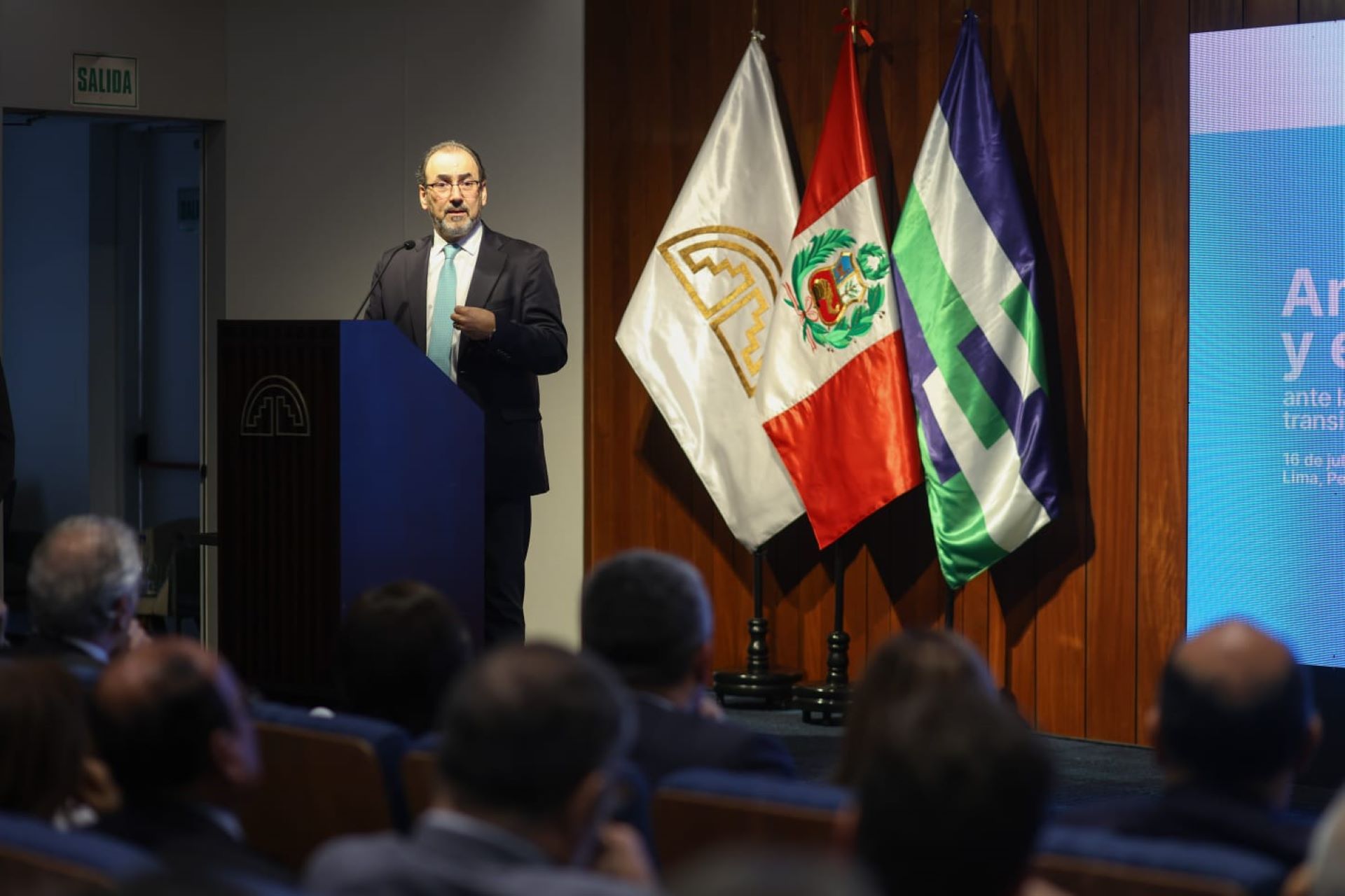 CAF promueve la transición energética en Perú y América Latina