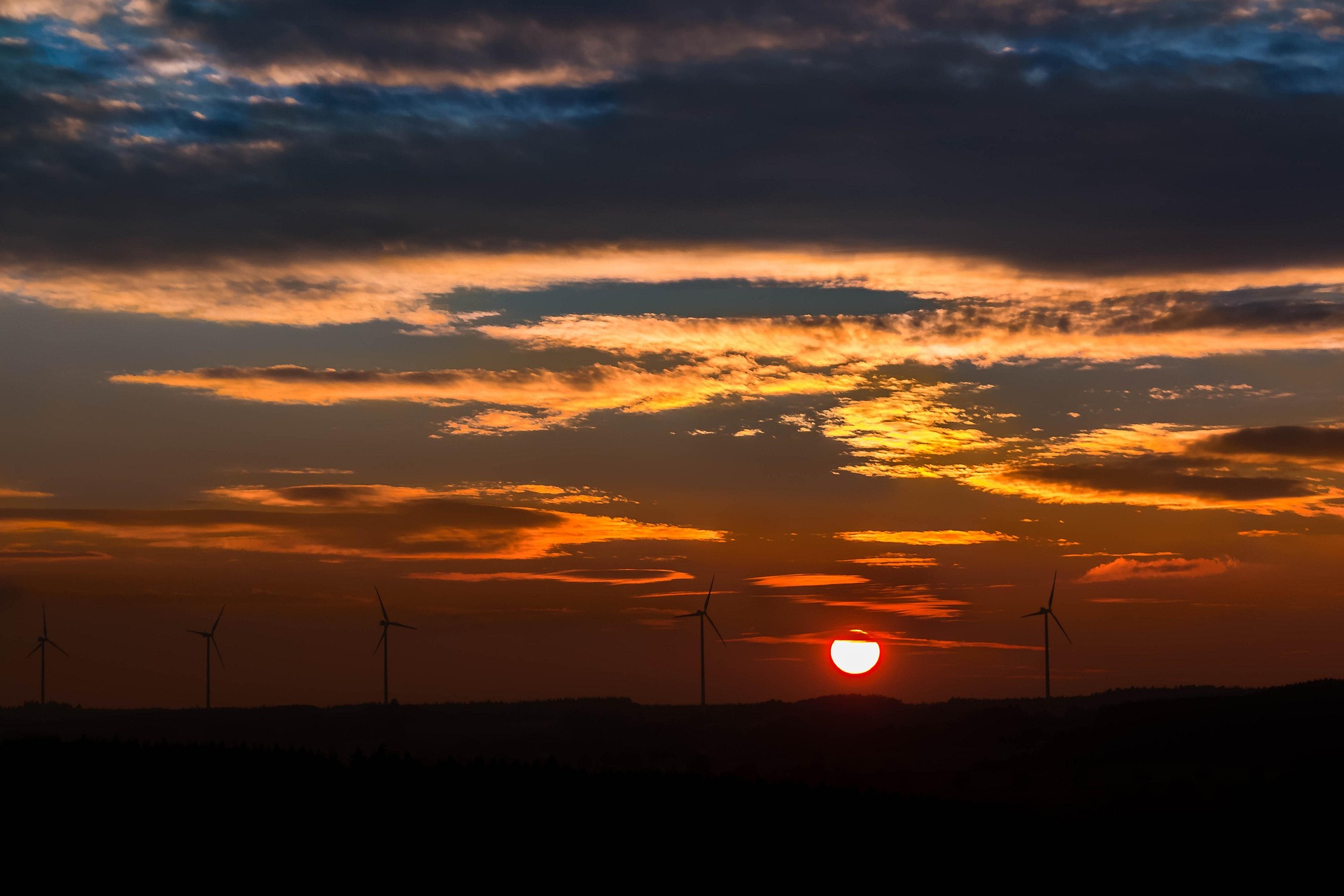 Cómo expandir los sistemas eléctricos de América Latina y el Caribe al 2050