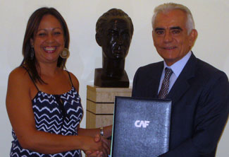 CAF donates equipment to Fundapatrimonio to clean and maintain Los Caobos Park